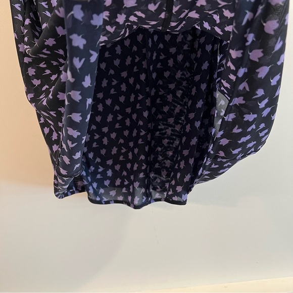 Women's CAbi Black and Purple floral Sleeveless Top size medium - Picture 4 of 5